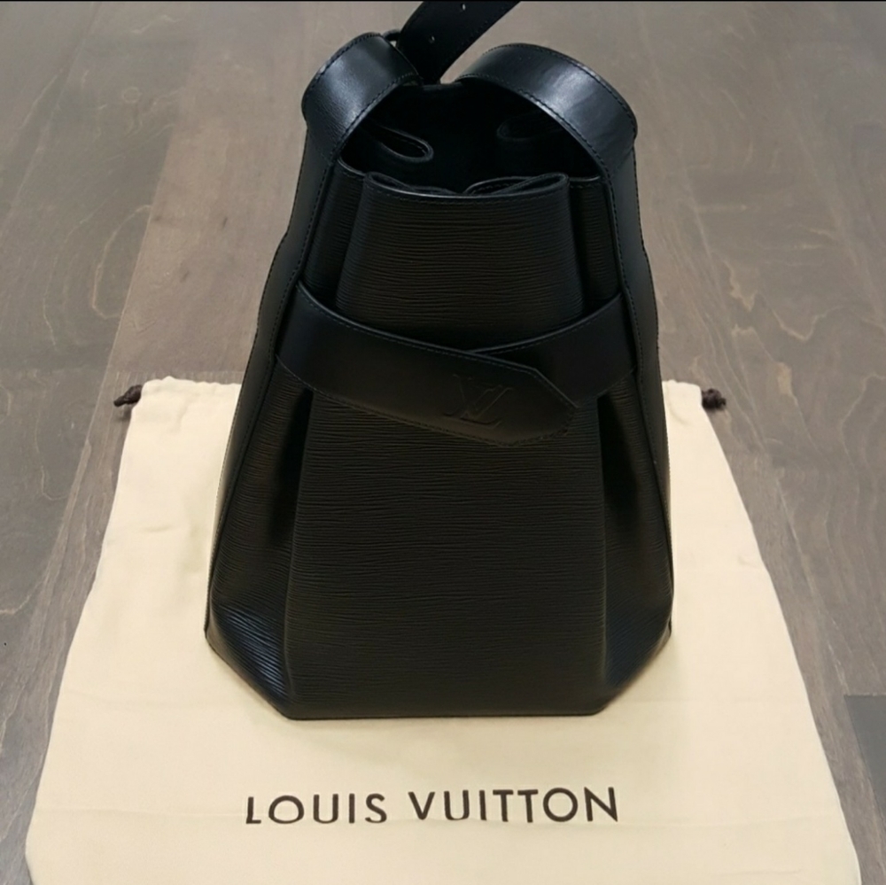 100% Authentic!! Black Louis Vuitton Epi Sac D'Epa
